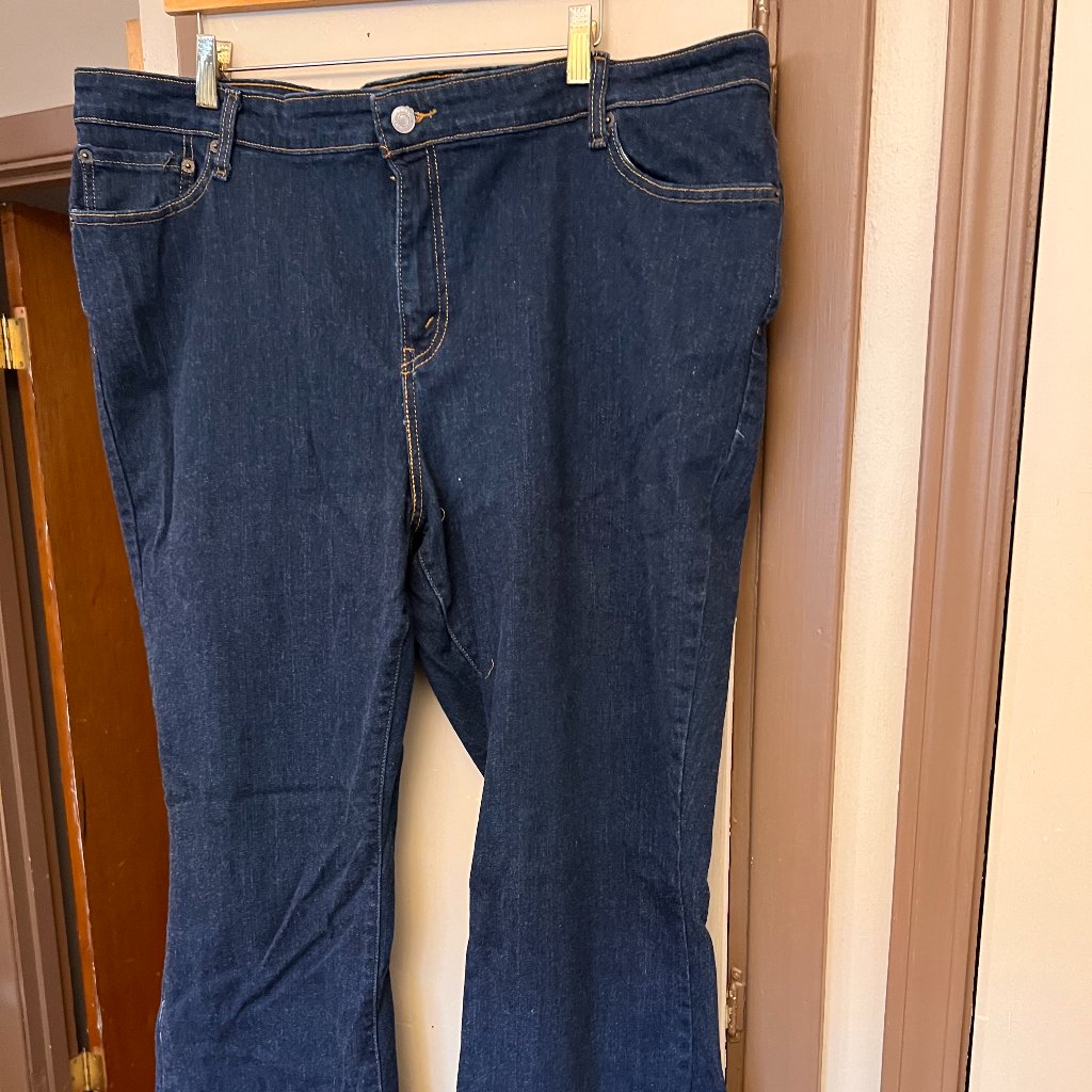 Womens Levis 590  Size 22m